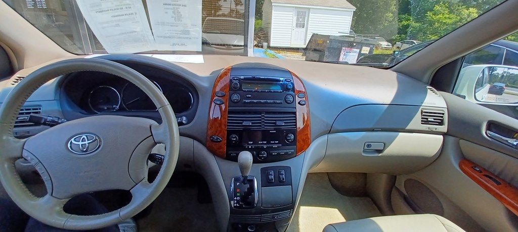 2010 Toyota Sienna Image 7