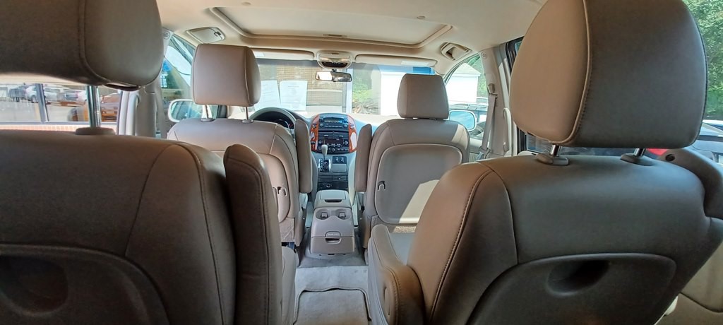 2010 Toyota Sienna Image 8