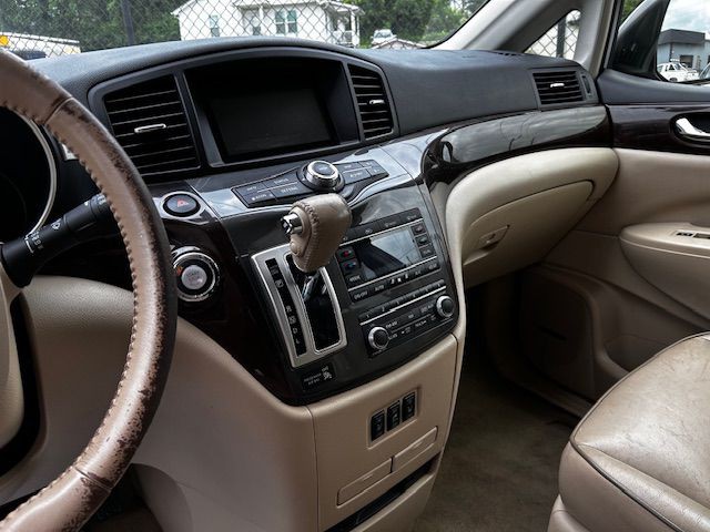 2012 Nissan Quest Image 5