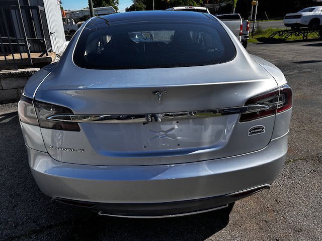 2013 Tesla Model S Image 4