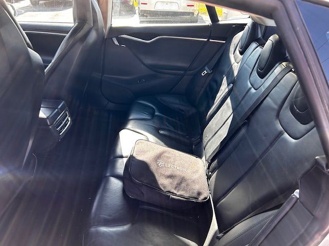 2013 Tesla Model S Image 10