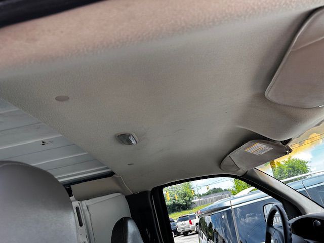 2004 Chevrolet Express Image 4