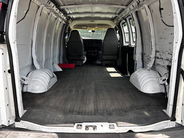 2004 Chevrolet Express Image 6