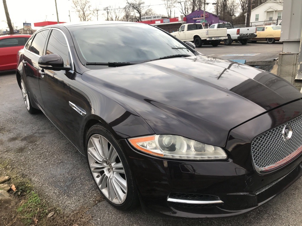 2011 Jaguar XJ Image 2