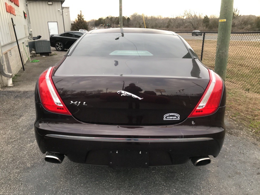 2011 Jaguar XJ Image 3