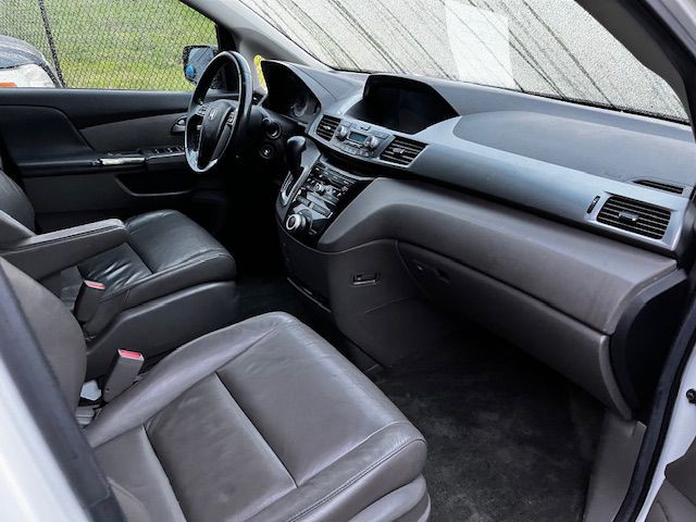 2012 Honda Odyssey Image 4