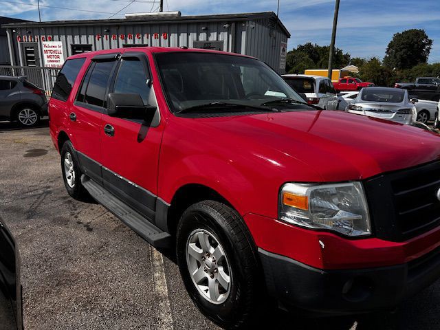 2011 Ford Expedition Image 2