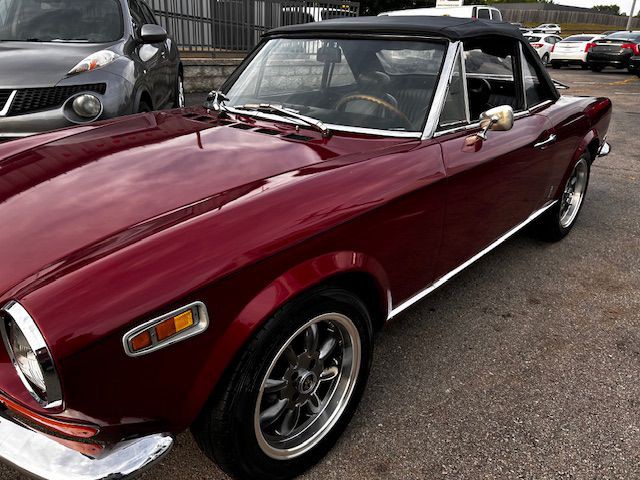 1970 FIAT 124 Spider Image 1