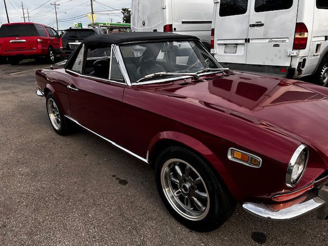 1970 FIAT 124 Spider Image 2