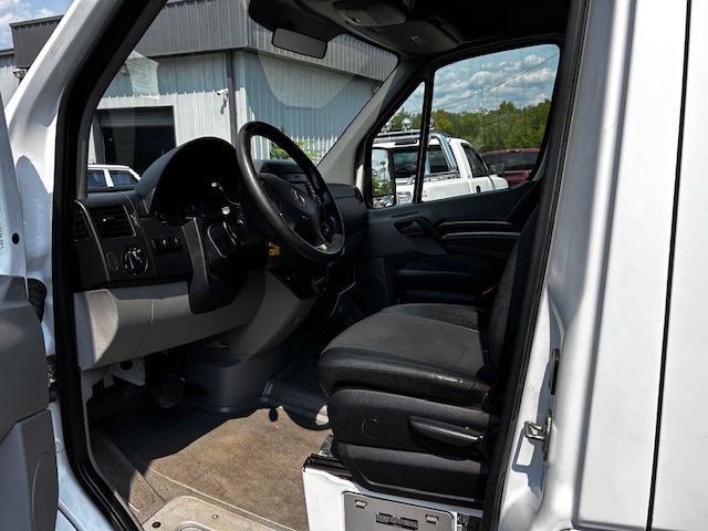2016 Mercedes-Benz Sprinter Image 4