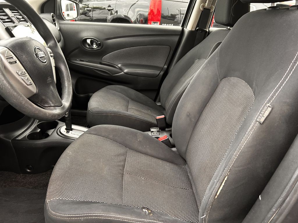 2016 Nissan Versa Image 4