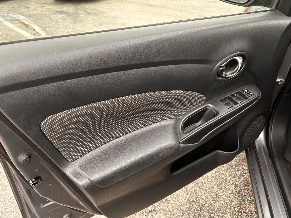 2016 Nissan Versa Image 10
