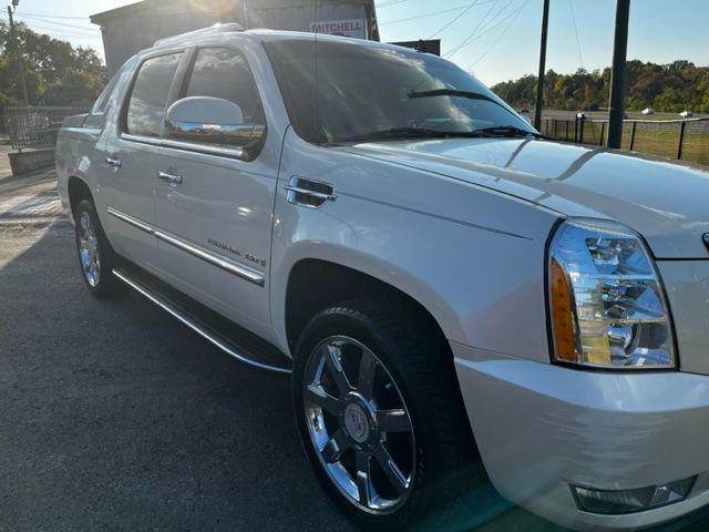 2008 Cadillac Escalade Image 2