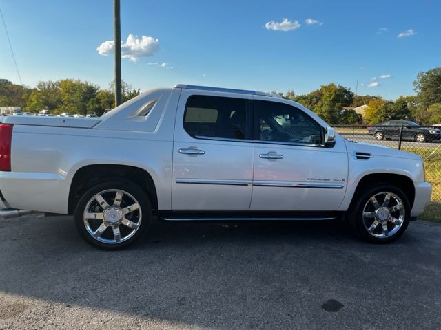 2008 Cadillac Escalade Image 4