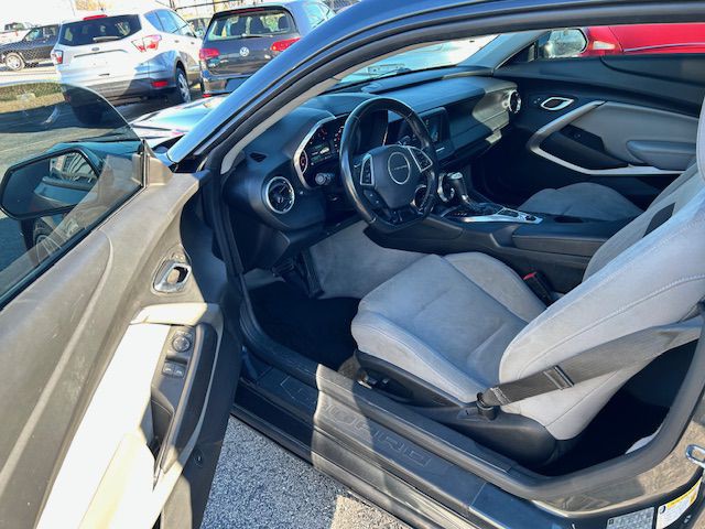 2018 Chevrolet Camaro Image 4