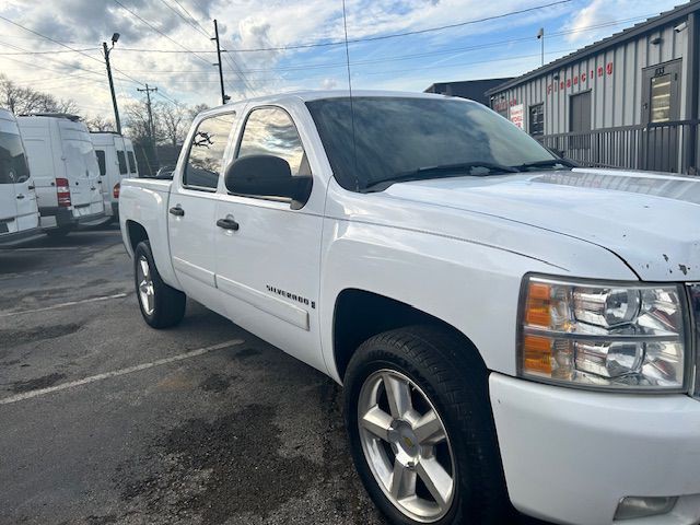 2007 Chevrolet Silverado 1500 Image 2