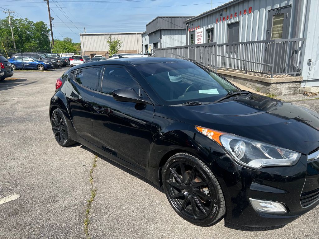 2015 Hyundai Veloster Image 2