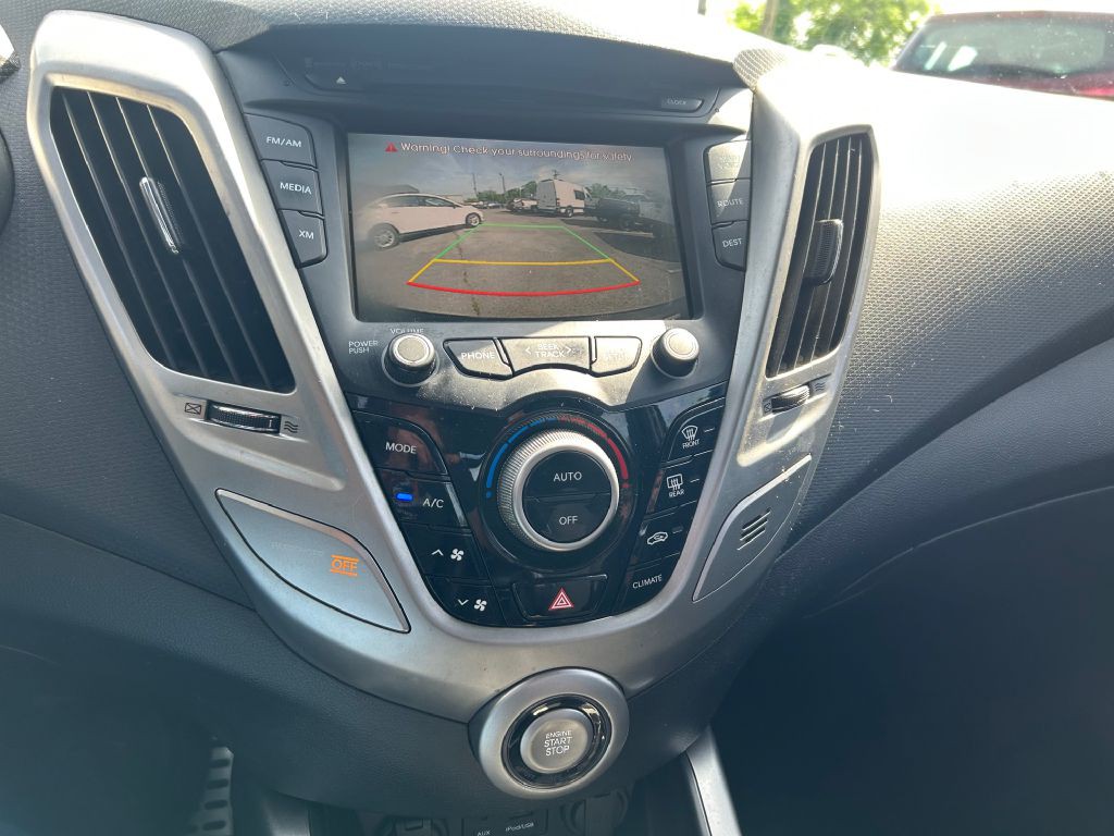 2015 Hyundai Veloster Image 6