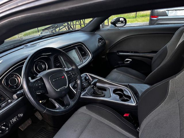 2016 Dodge Challenger Image 4
