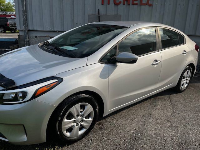 2017 Kia Forte Image 1