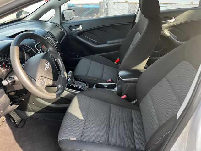 2017 Kia Forte Image 4