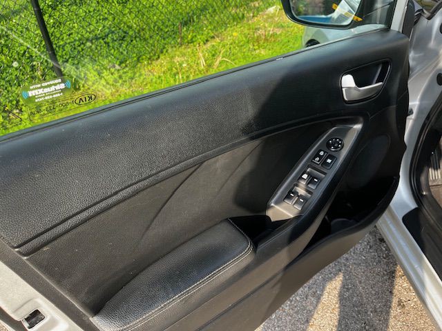 2017 Kia Forte Image 6