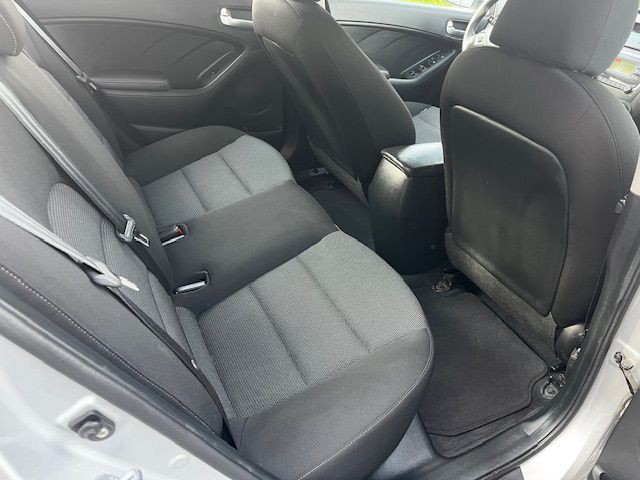 2017 Kia Forte Image 8