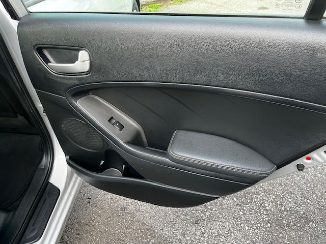 2017 Kia Forte Image 9