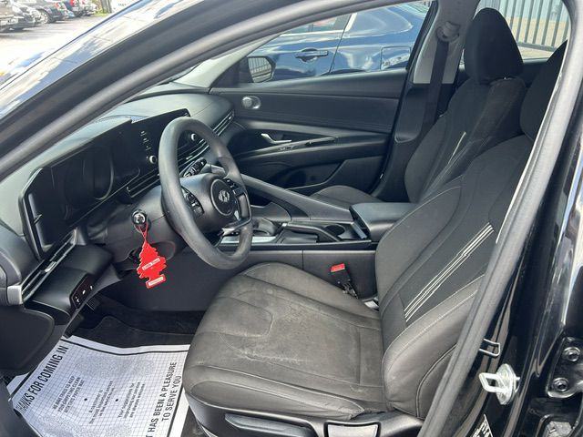 2022 Hyundai Elantra Image 3