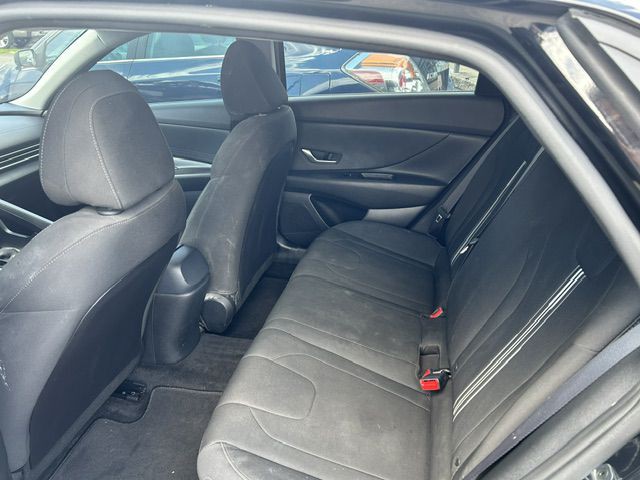 2022 Hyundai Elantra Image 5
