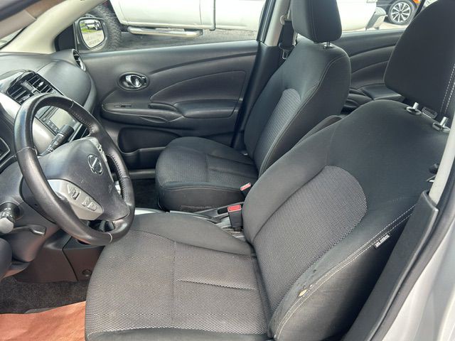 2017 Nissan Versa Image 3