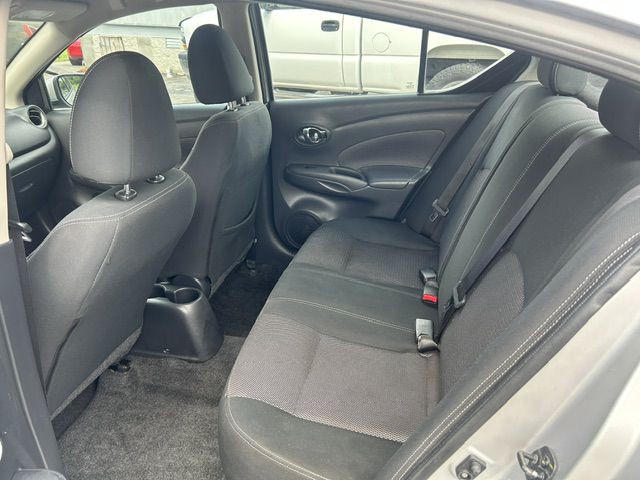 2017 Nissan Versa Image 6