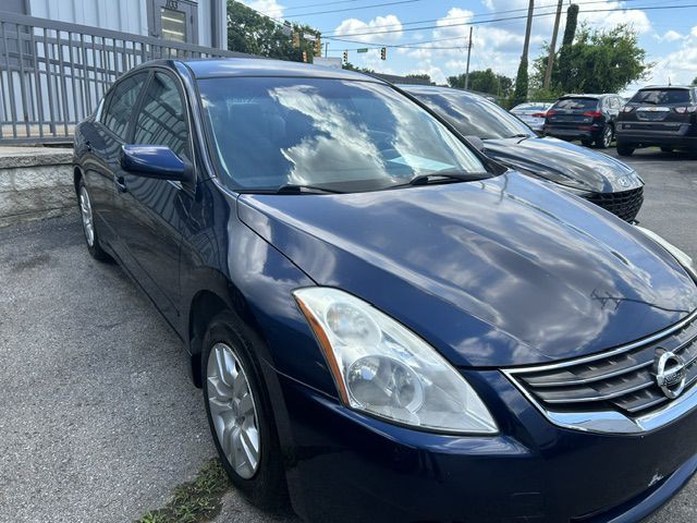 2010 Nissan Altima Image 2
