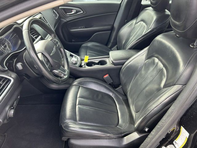 2017 Chrysler 200 Image 5