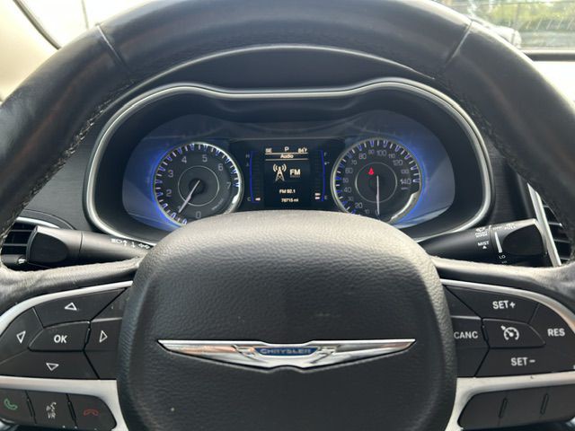 2017 Chrysler 200 Image 6