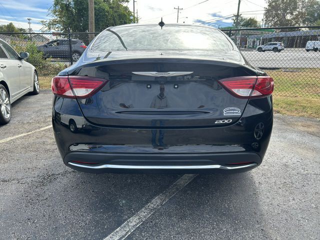 2017 Chrysler 200 Image 11