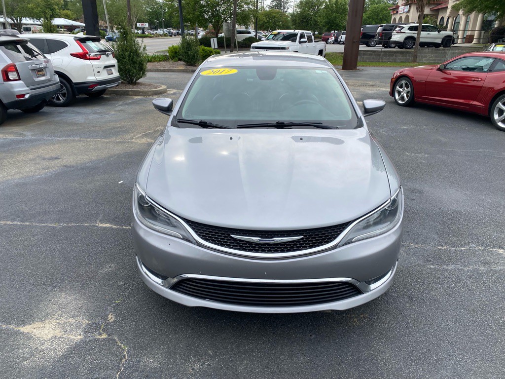 2017 Chrysler 200 Image 3