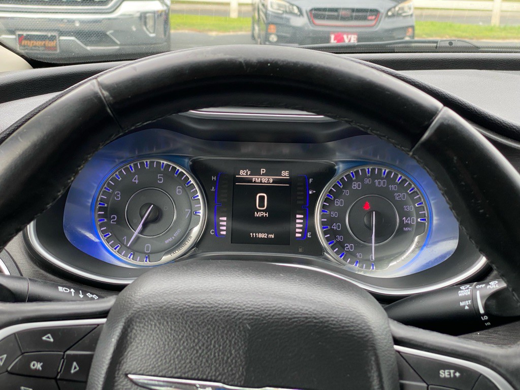 2017 Chrysler 200 Image 15