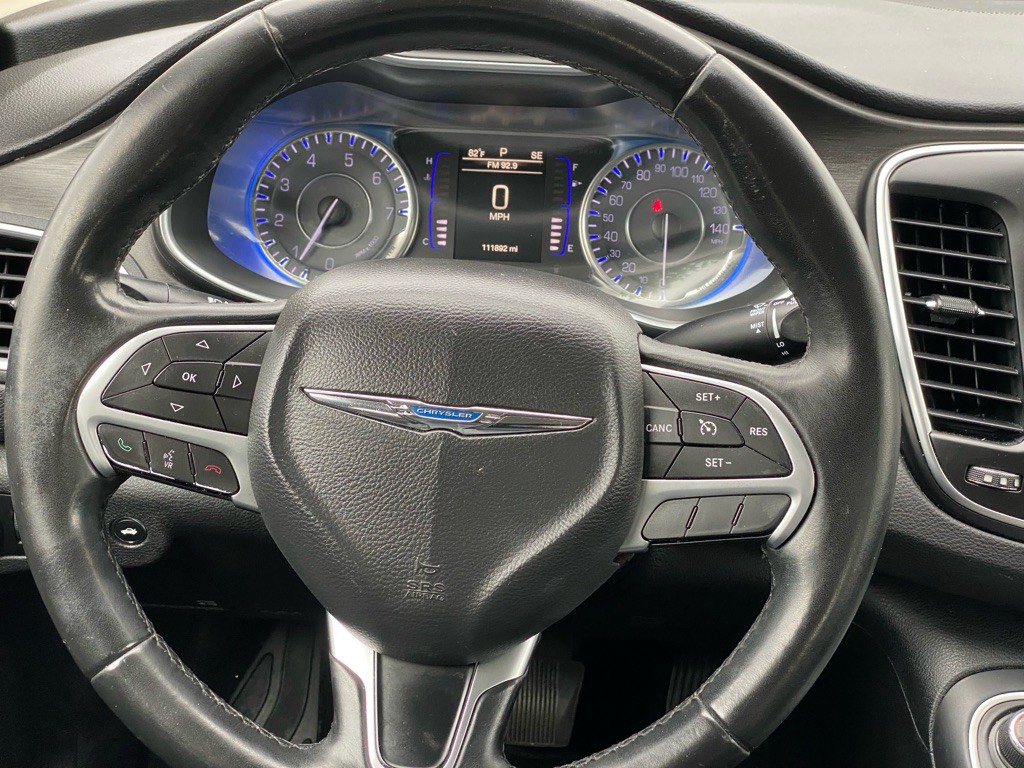 2017 Chrysler 200 Image 16