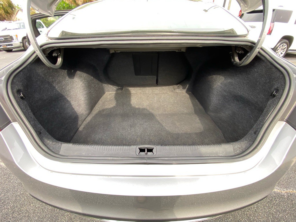2017 Chrysler 200 Image 36