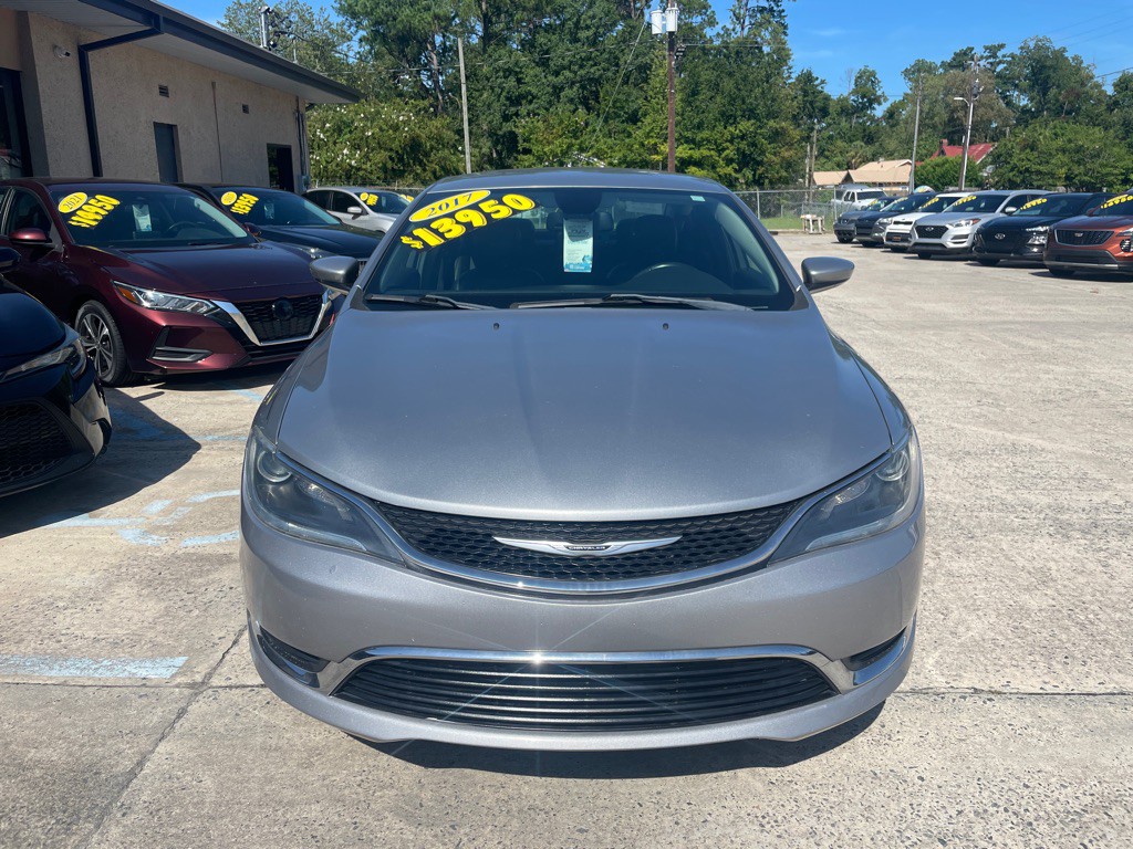 2017 Chrysler 200 Image 3