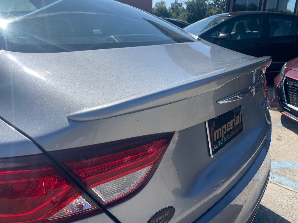 2017 Chrysler 200 Image 7