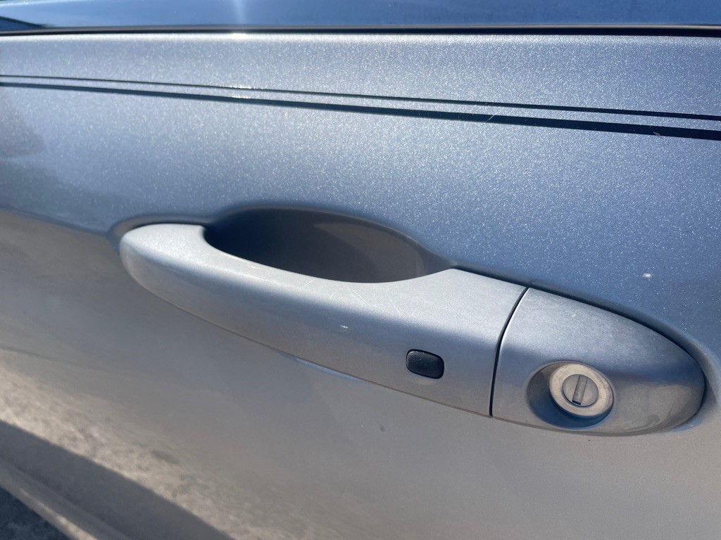 2017 Chrysler 200 Image 8