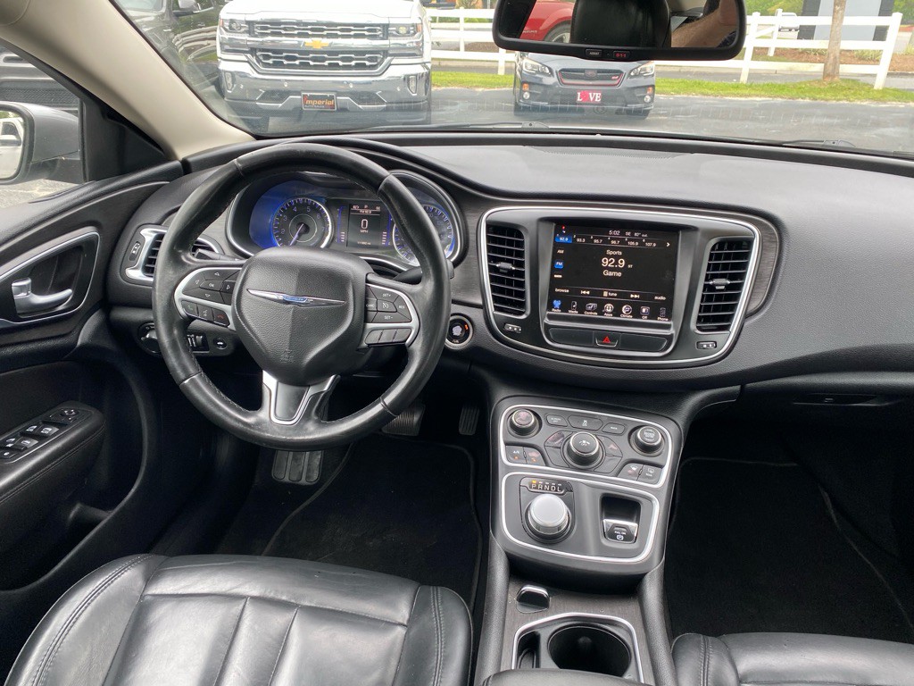 2017 Chrysler 200 Image 12