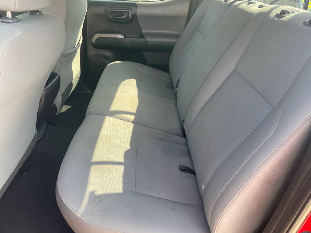 2019 Toyota Tacoma Image 17