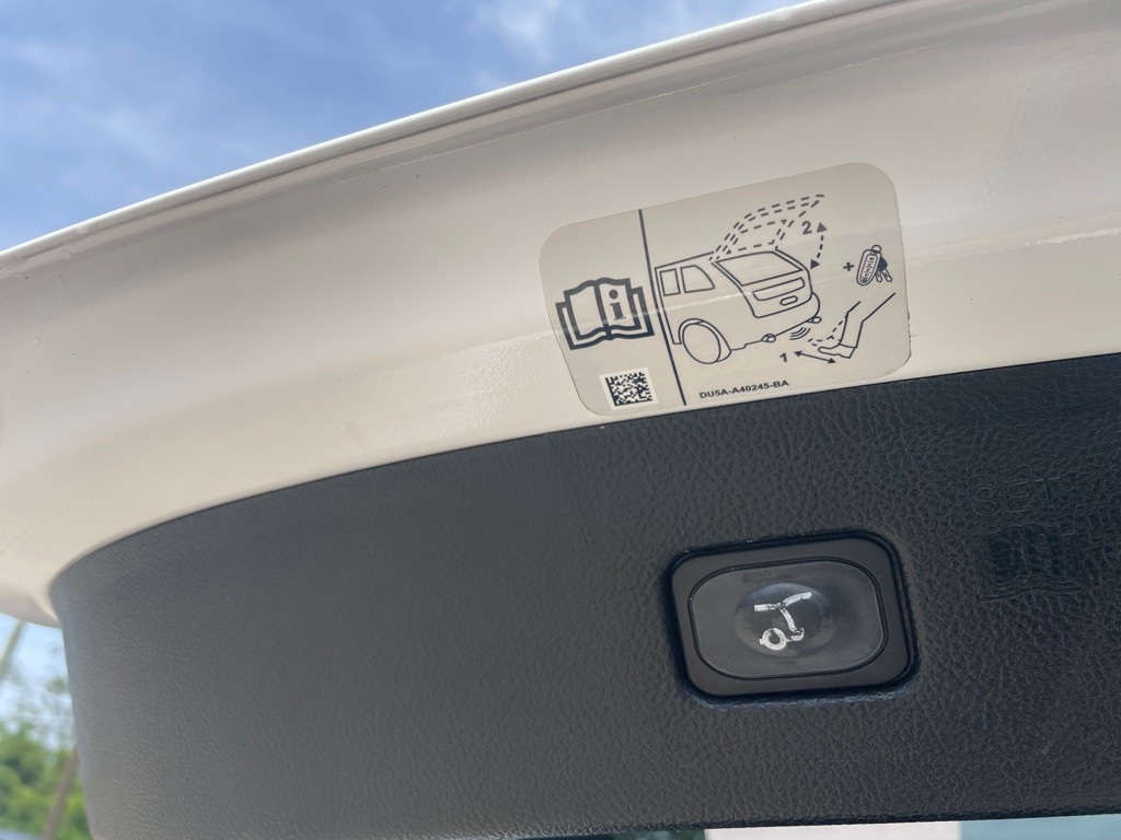 2019 Ford Edge Image 16