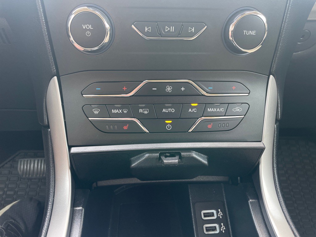 2019 Ford Edge Image 28