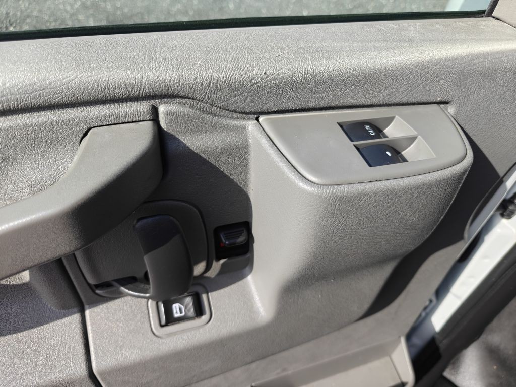 2019 Chevrolet Express Image 14