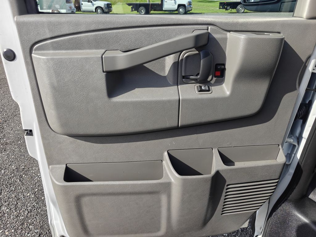 2019 Chevrolet Express Image 15