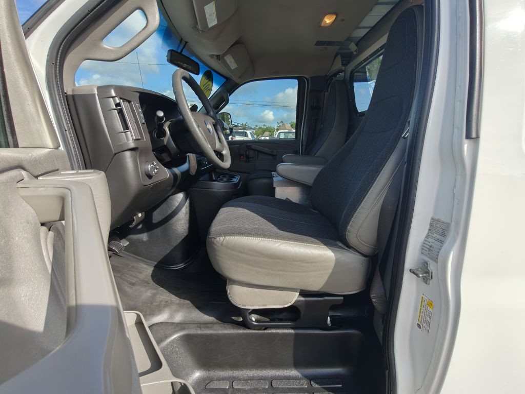 2019 Chevrolet Express Image 16